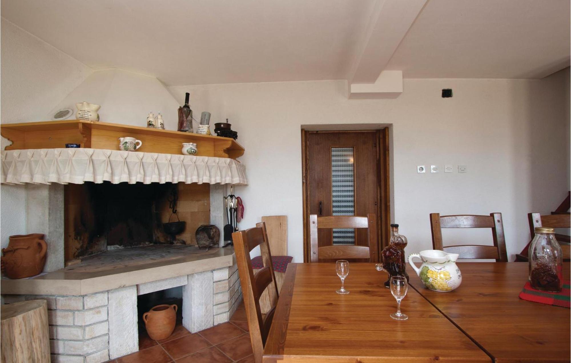 2 Bedroom Awesome Apartment In Barban 외부 사진